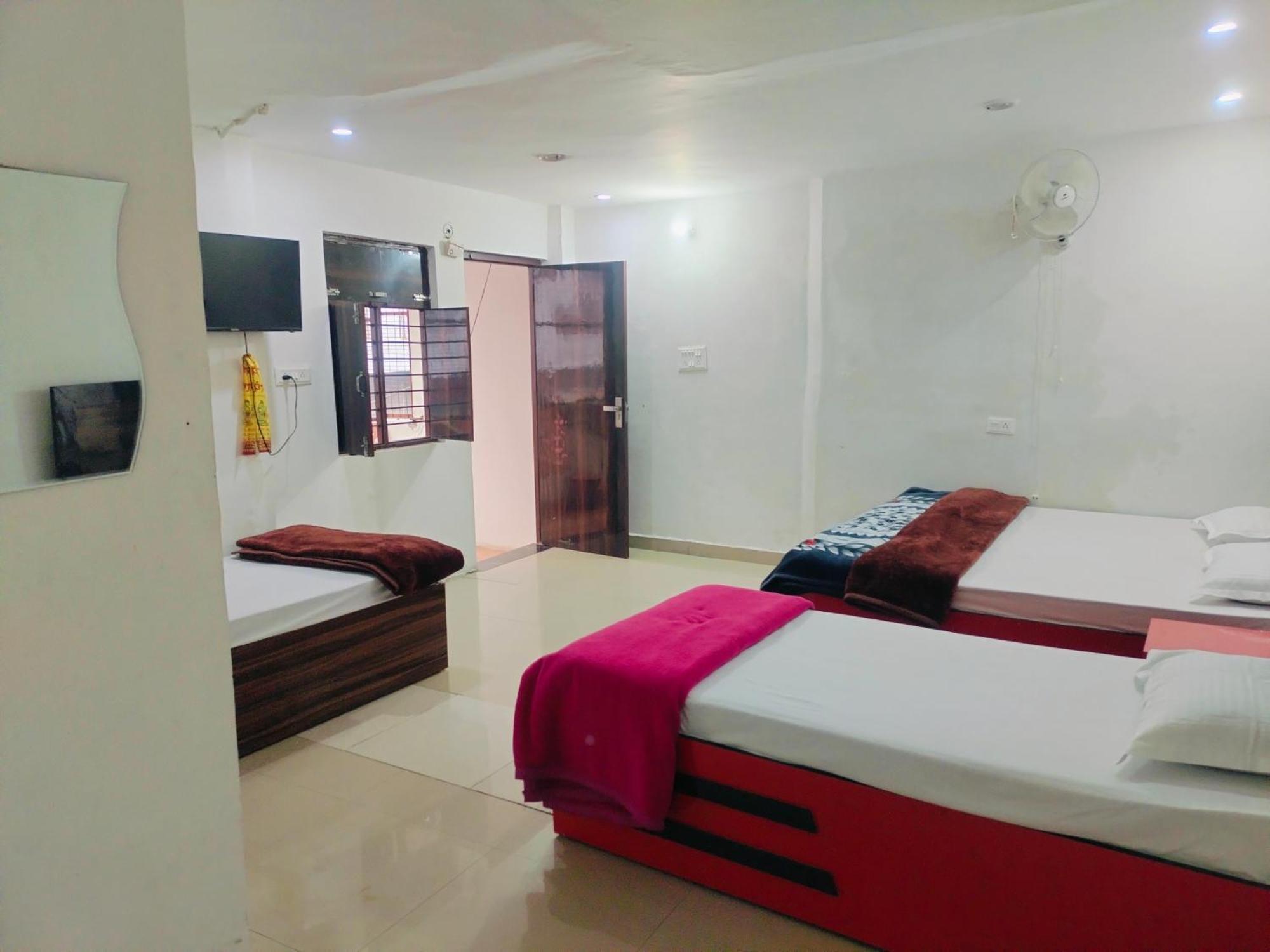 Amit Guest Innn Vrindavan Exterior photo